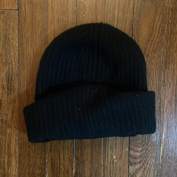 Lita Love Cashmere Beanie in Black New - Picture 3 of 5